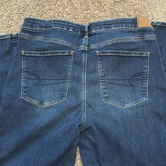 AEO - Picture 5 of 8